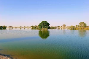 Al Wathba Lake image