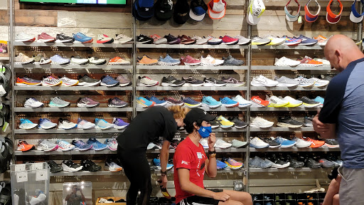 Sporting Goods Store «Fleet Feet Sports - Old Town», reviews and photos, 1620 N Wells St, Chicago, IL 60614, USA