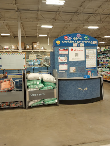 Pet Supply Store «PetSmart», reviews and photos, 5650 Mercury Dr, Dearborn, MI 48126, USA
