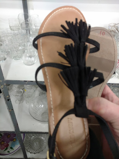 Thrift Store «Thrift Center», reviews and photos, 820 E Shields Ave, Fresno, CA 93704, USA