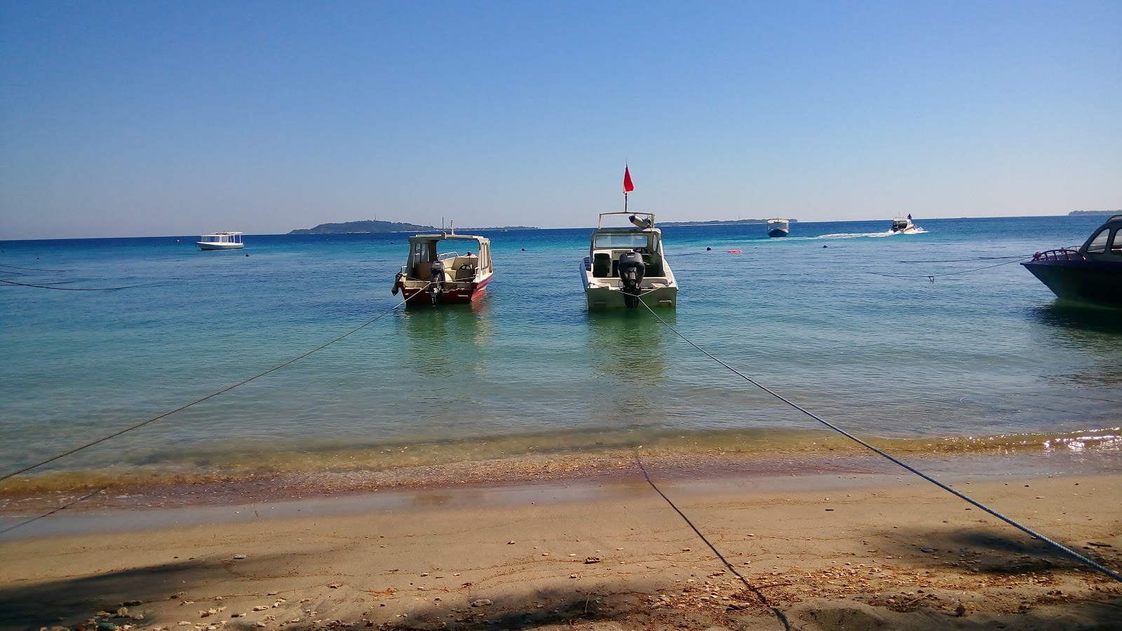 Fotografie cu Mentigi beach - locul popular printre cunoscătorii de relaxare