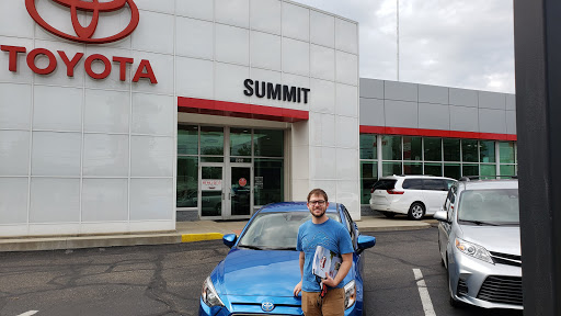 Toyota Dealer «Summit Toyota of Akron», reviews and photos, 1535 Vernon Odom Blvd, Akron, OH 44320, USA