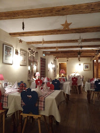 Atmosphère du Restaurant de spécialités alsaciennes Au Raisin d'Or à Zimmerbach - n°13