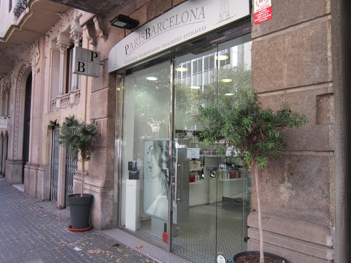 Información y opiniones sobre Peluquería París Barcelona de Barcelona