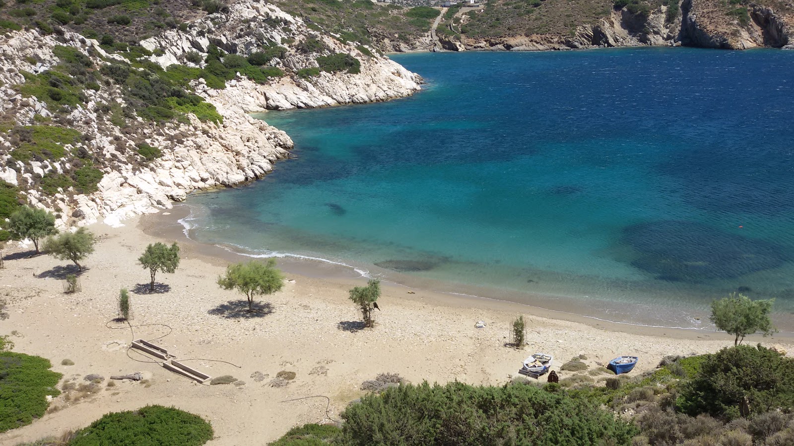 Foto von Kasidi beach mit beiger sand & kies Oberfläche