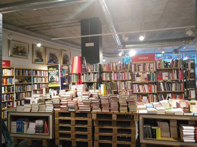 Recensioni di Mondadori Bookstore a Riva del Garda - Libreria