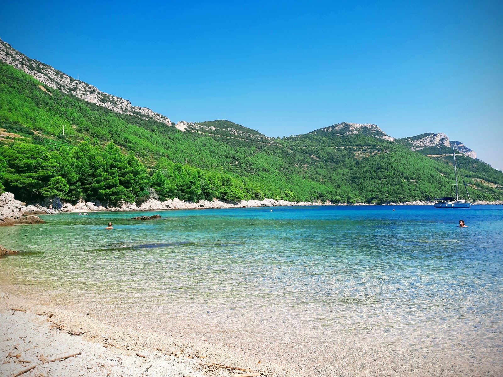 Foto van Zaglavak beach met turquoise puur water oppervlakte