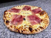 Pepperoni du Pizzas à emporter Tasty Pizz' à Sarras - n°2