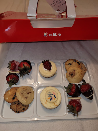 Gift Shop «Edible Arrangements - Brookwood Marketplace, Suwanee, GA», reviews and photos, 2631 Peachtree Pkwy Suite 535, Suwanee, GA 30024, USA