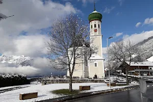 Parkplatz KIRCHE image