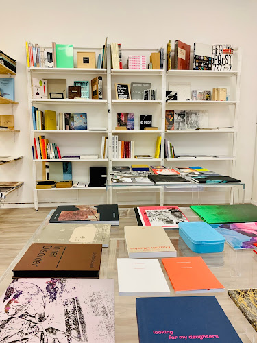 Rezensionen über Artphilein Editions / Bookstore / Libreria in Lugano - Buchhandlung