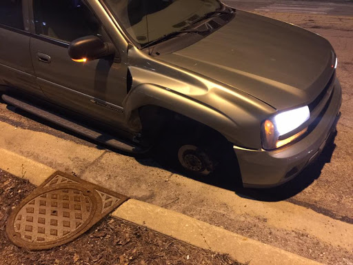 Tire Shop «Discount Tire Store - Aurora, IL», reviews and photos, 2445 Augusta Way, Aurora, IL 60506, USA