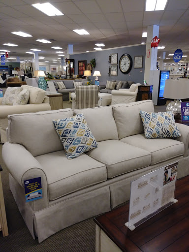 Furniture Store «Raymour & Flanigan Furniture and Mattress Store», reviews and photos, 3375 Berlin Turnpike, Newington, CT 06111, USA