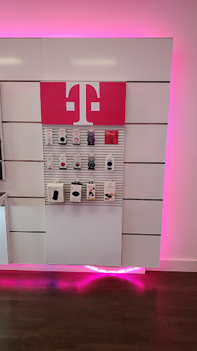 Cell Phone Store «T-Mobile», reviews and photos, 1913 Melody Ln, Greenfield, IN 46140, USA