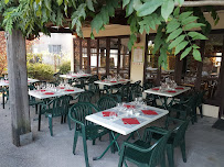 Atmosphère du Restaurant L'Assiette Buissonnière à Arnas - n°1