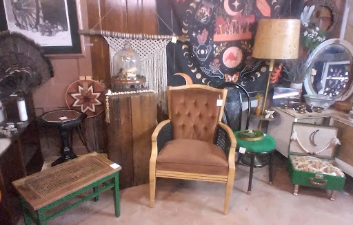 Antique Store «Candle Shed Effect & The Wild Thing», reviews and photos, 124 W 2nd St, Muscatine, IA 52761, USA