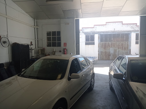 Tapicería del Automóvil Manolo Rubio en Villares de la Reina, Salamanca