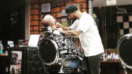 Mr. Johnny - Barbearia Tattoo Body-Piercing Bar