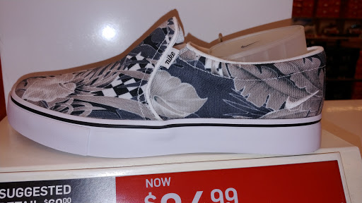 Sporting Goods Store «Nike Factory Store», reviews and photos, 4600 Shelbyville Rd #615, Louisville, KY 40207, USA