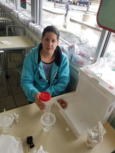 Bakery «Krispy Kreme Doughnuts», reviews and photos, 2900 S 108th St, Milwaukee, WI 53227, USA