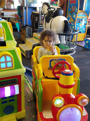 Shopping Mall «Riverpoint Center», reviews and photos, 1730 W Fullerton Ave, Chicago, IL 60614, USA