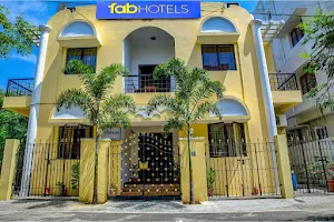 FabHotel Hibiscus Stays - Hotel in Sholinganallur, Chennai image