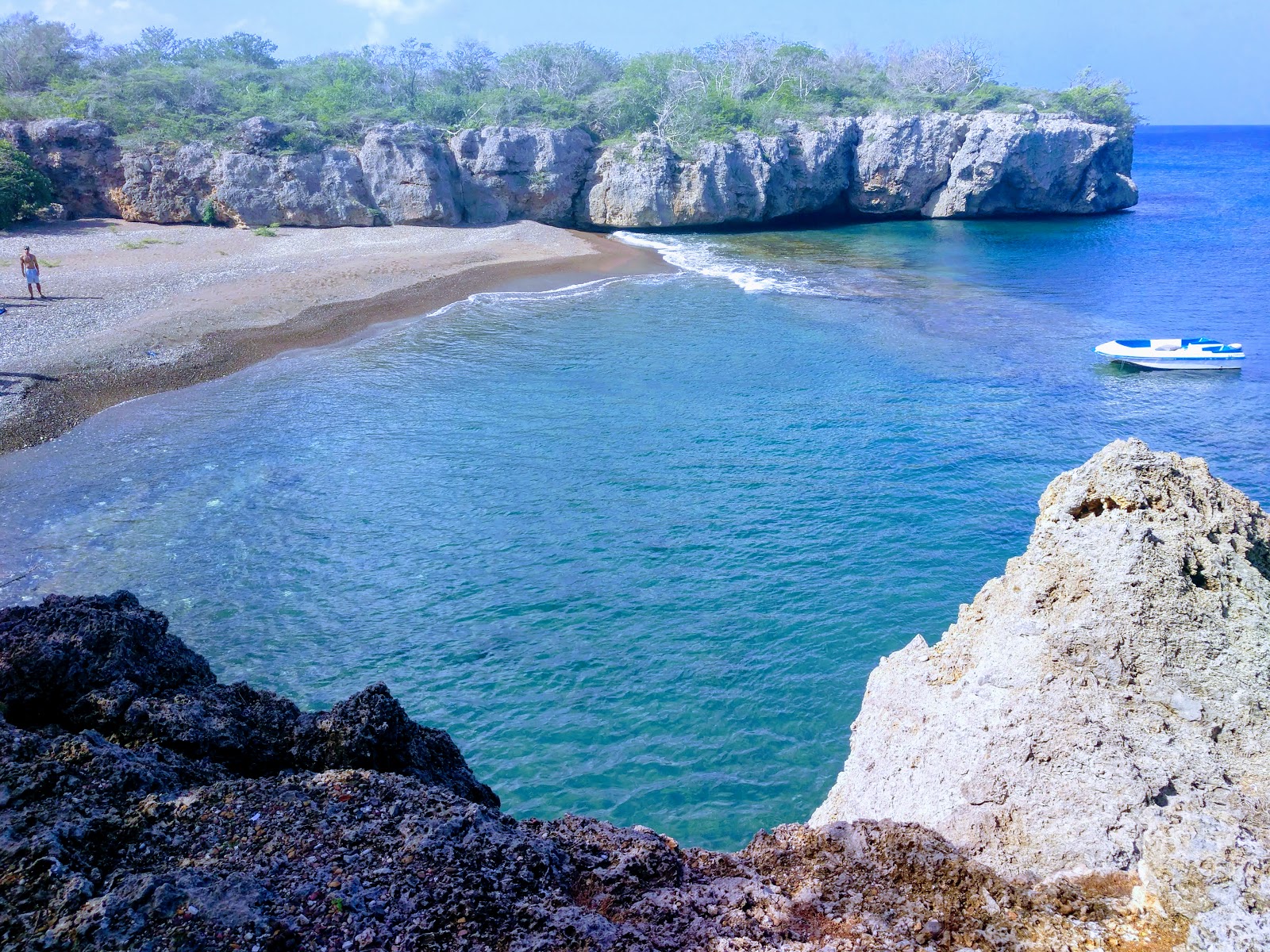 Foto von Playa Santu Pretu mit sehr sauber Sauberkeitsgrad