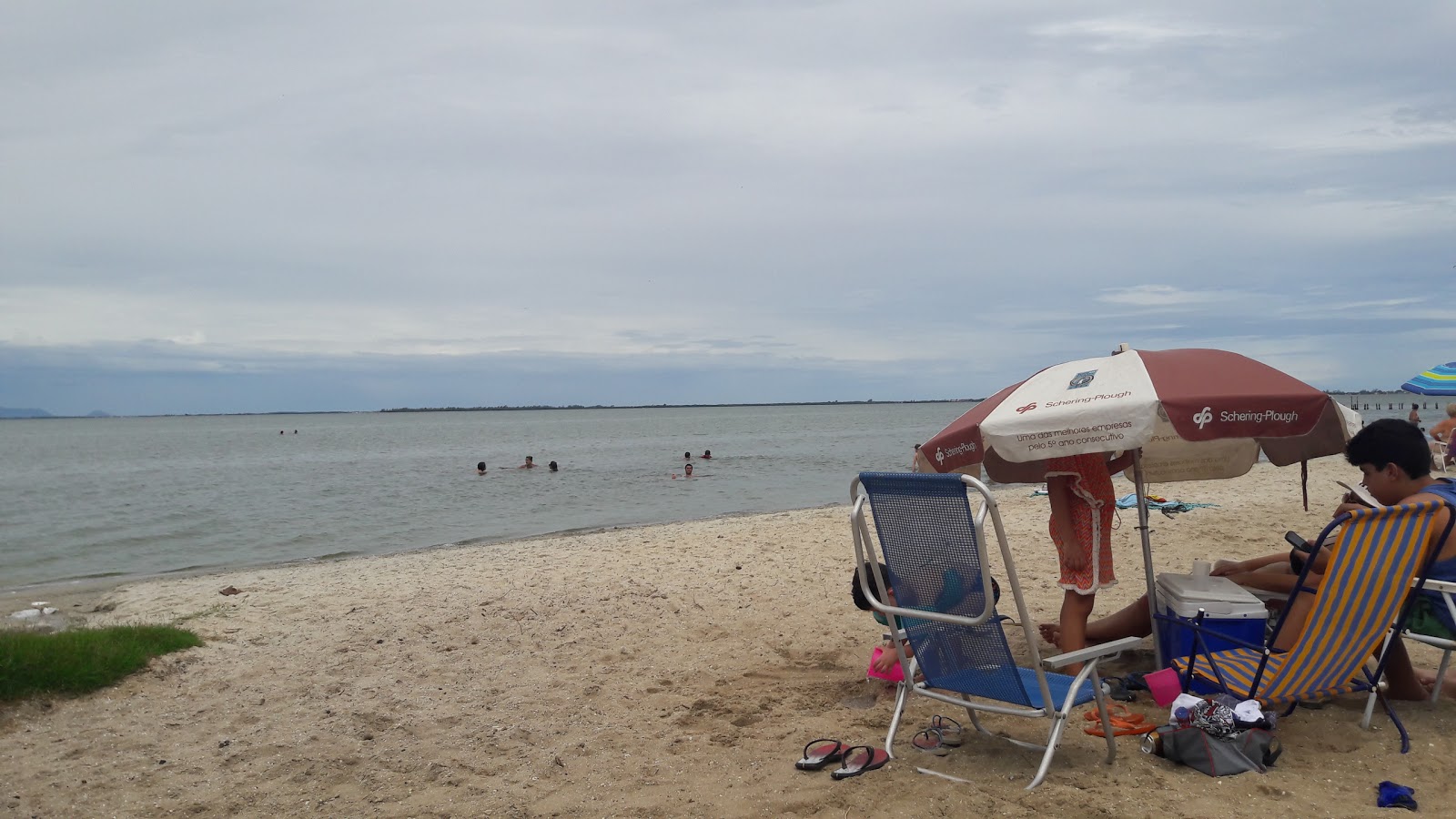 Praia dos Amores'in fotoğrafı - rahatlamayı sevenler arasında popüler bir yer