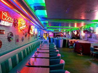 Freeway Restaurant Bar & Rooftop