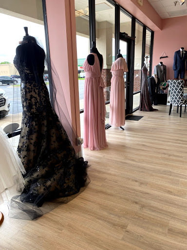 Bridal Shop «Facchianos Bridal and Formal Attire», reviews and photos, 4910 W Kenosha St, Broken Arrow, OK 74012, USA