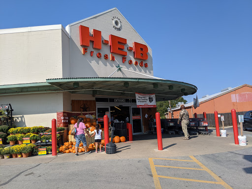 Grocery Store «H-E-B Grocery», reviews and photos, 320 E Pierce St, Luling, TX 78648, USA