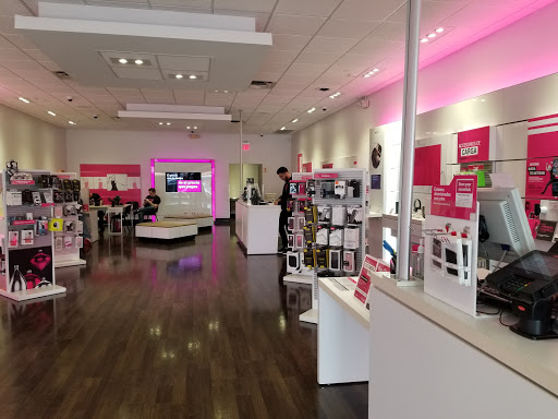 Cell Phone Store «T-Mobile», reviews and photos, 1337 E Vine St, Kissimmee, FL 34744, USA