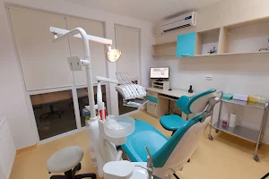 Dentist sector 3 Detartraj Dent Asnan image