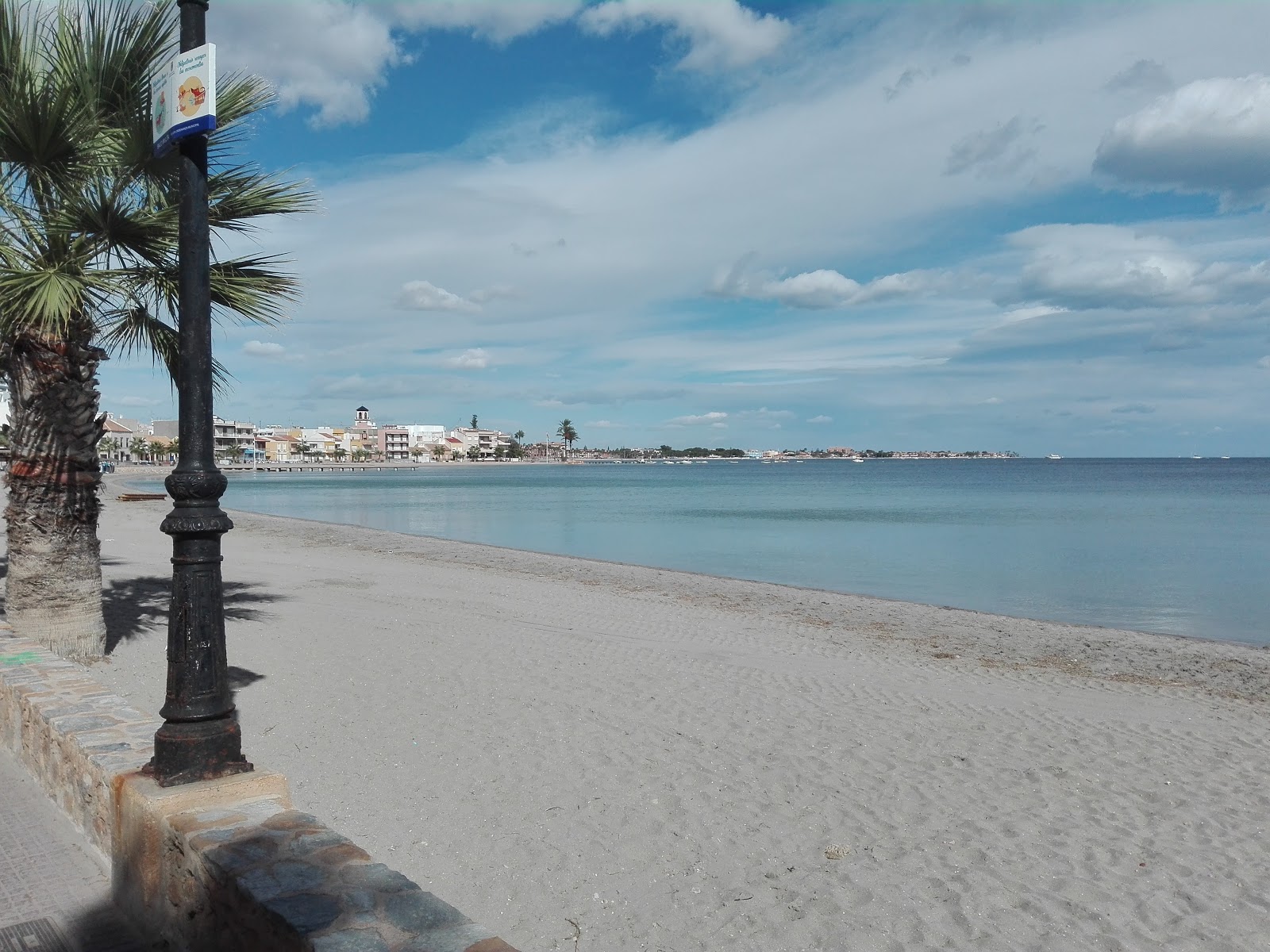 Foto von Manzanares Beach mit beiger sand Oberfläche