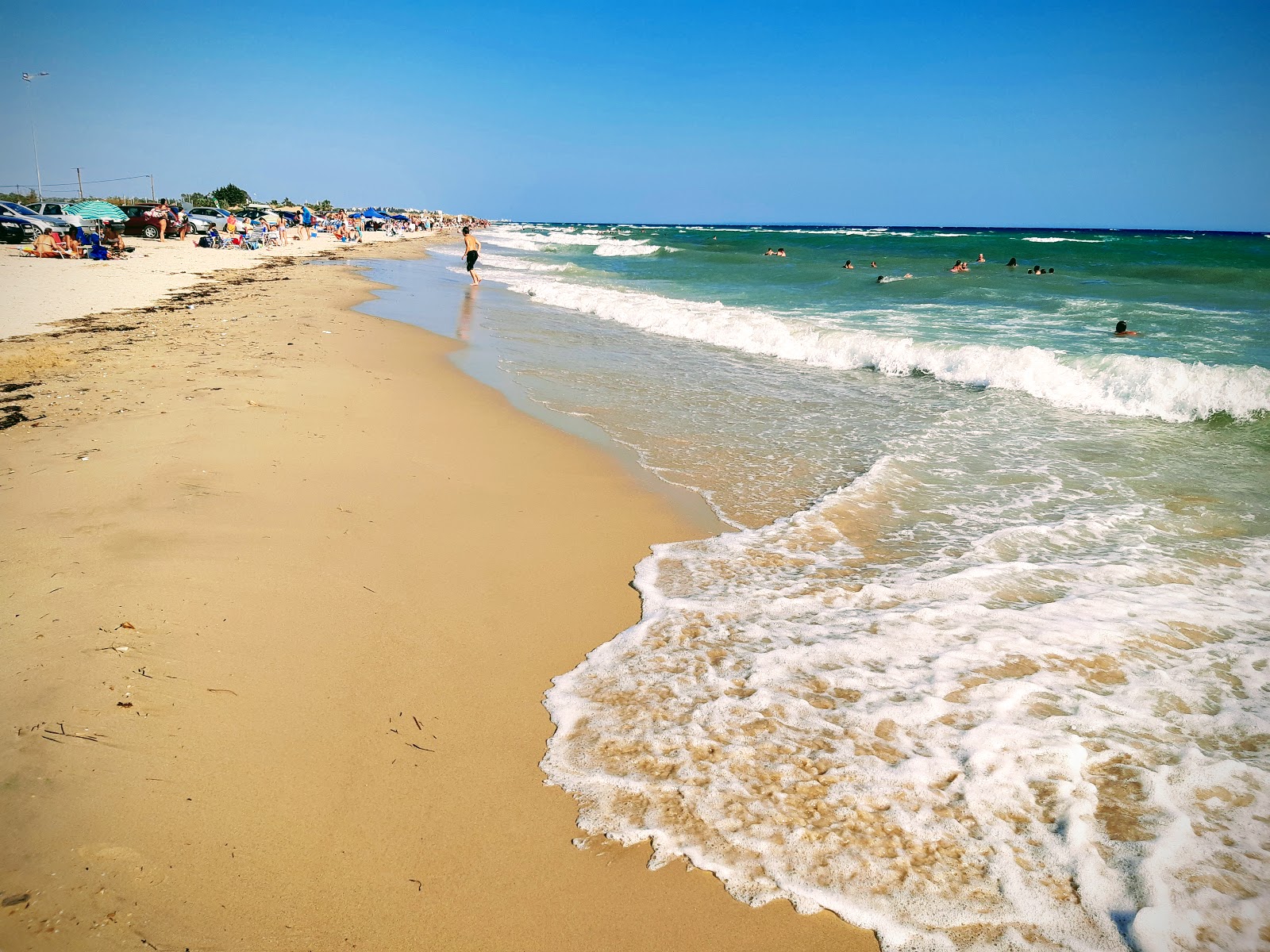 Foto de Playa del Sahara con agua cristalina superficie