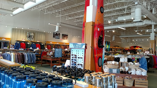 Clothing Store «L.L. Bean Outlet», reviews and photos, 31 Gusabel Ave, Nashua, NH 03063, USA