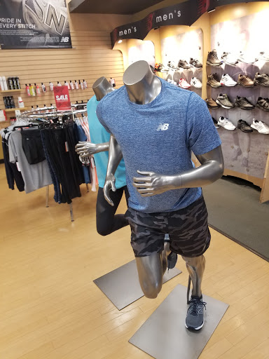 Shoe Store «New Balance Chicago», reviews and photos, 2369 N Clark Street, Chicago, IL 60614, USA