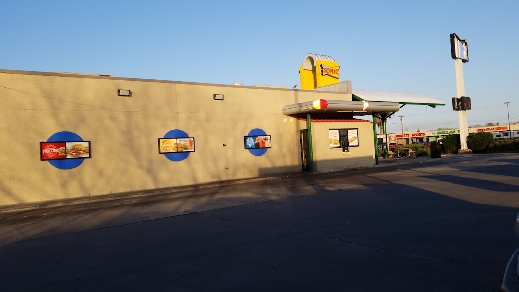 Sonic Drive-In 77979