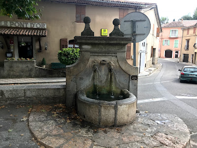 Fontaine du pont d'or à Barjols