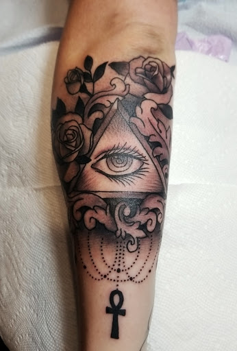 Tattoo Shop «Visions Tattoo, Piercing & Art Gallery, Inc.», reviews and photos, 133 Main St, Medway, MA 02053, USA