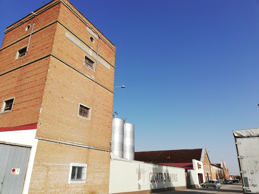 Bodega Cuatro Rayas (Oficinas y Almacén) en La Seca
