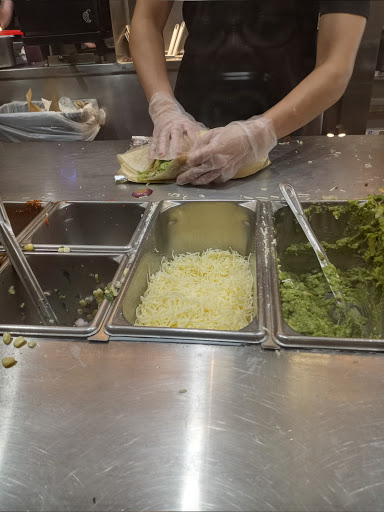 Mexican Restaurant «Chipotle Mexican Grill», reviews and photos, 1390 S Cooper St #100, Arlington, TX 76013, USA
