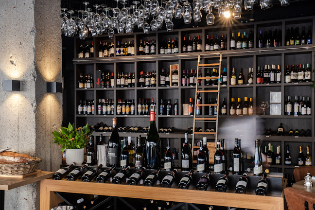 La Tenuta Wine Shop, Bar & Restaurant - Spirituosengeschäft