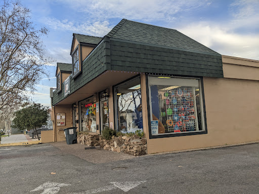Pet Supply Store «Pet People Los Gatos», reviews and photos, 514 N Santa Cruz Ave, Los Gatos, CA 95030, USA
