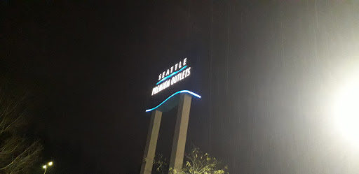 Sportswear Store «Columbia Sportswear Outlet Store at Seattle Premium Outlets», reviews and photos, 10600 Quil Ceda Blvd #920, Tulalip, WA 98271, USA