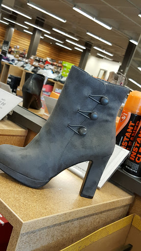 Shoe Store «DSW Designer Shoe Warehouse», reviews and photos, 425 Jericho Turnpike, Syosset, NY 11791, USA