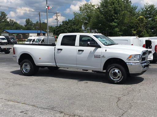 Car Dealer «Hendersonville Chrysler Dodge Jeep Ram», reviews and photos, 401 Duncan Hill Rd, Hendersonville, NC 28792, USA