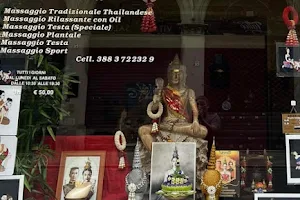 Centro Labutsri Massaggi Thai image