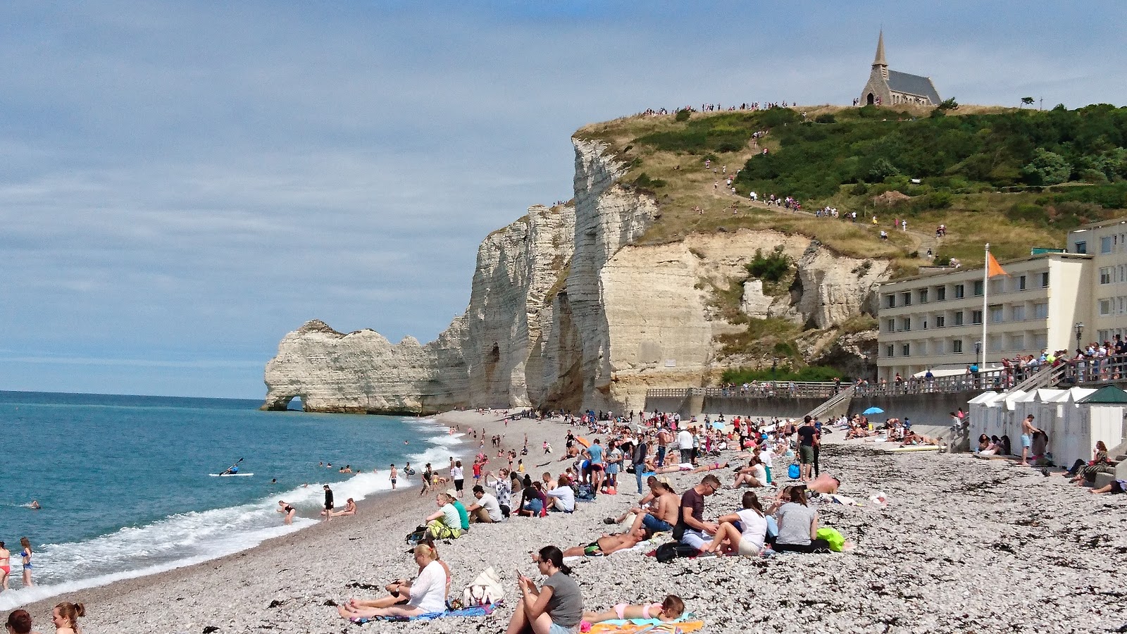 Foto von Etretat Strand annehmlichkeitenbereich