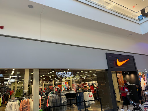 Clothing Store «Nike Factory Store», reviews and photos, 5220 Fashion Outlets Way #1125, Rosemont, IL 60018, USA